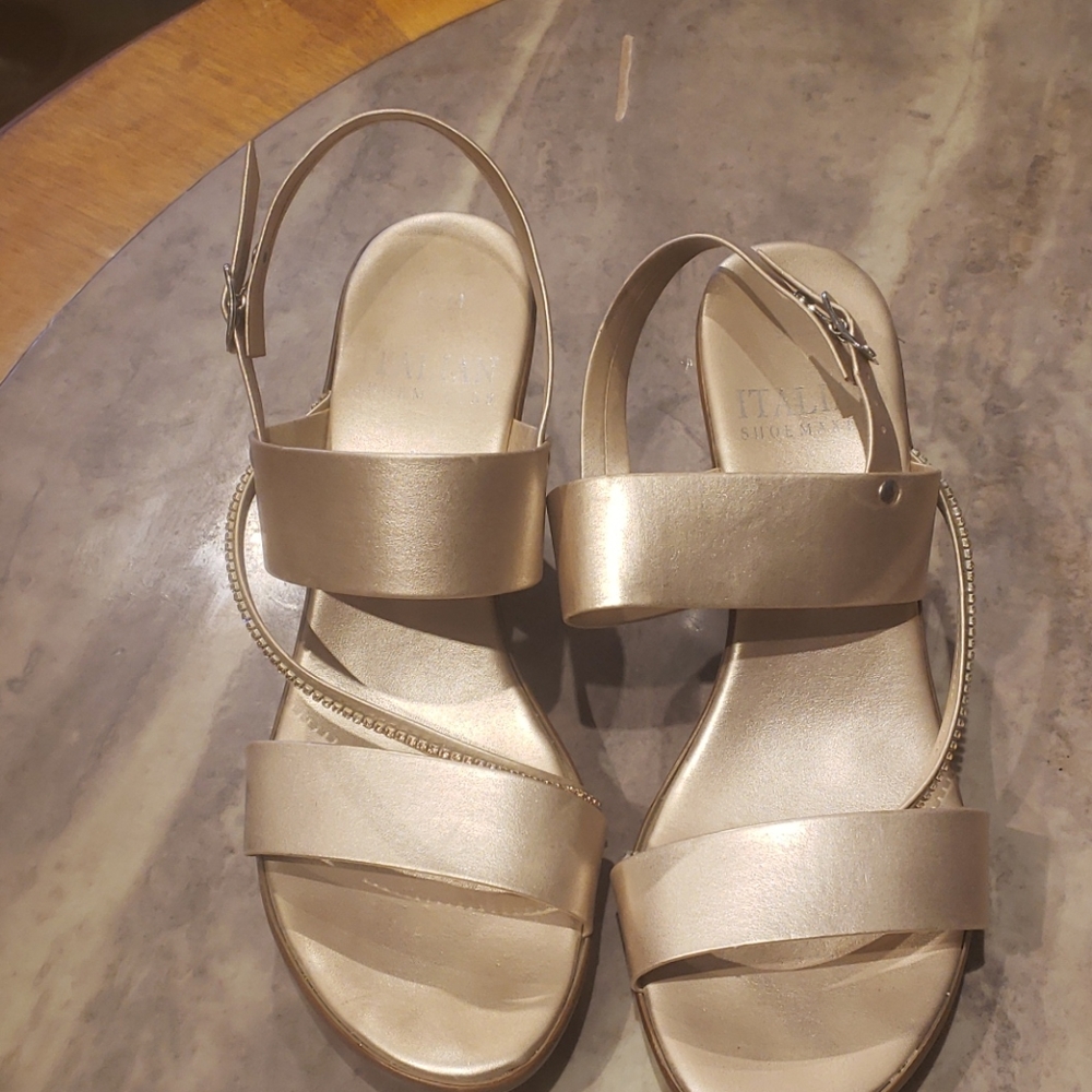 Gold wedge with rinstones